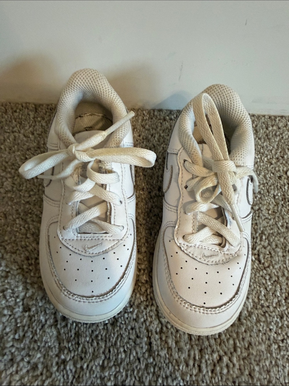 Kids Classic Nike Air Force 1 Sz 8 Sneakers